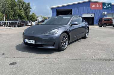 Седан Tesla Model 3 2023 в 