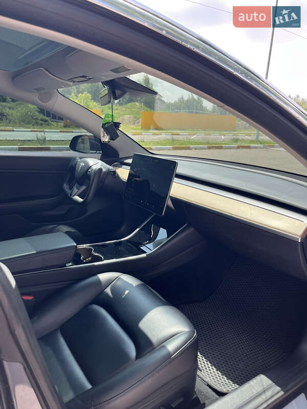 Седан Tesla Model 3 2018 в Киеве