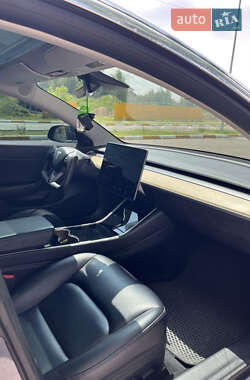 Седан Tesla Model 3 2018 в 