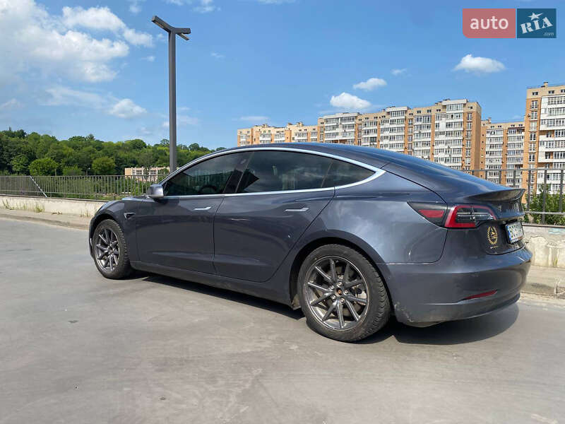 Седан Tesla Model 3 2020 в Львове