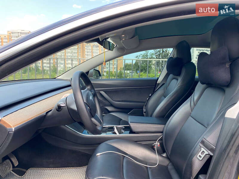 Седан Tesla Model 3 2020 в Львове