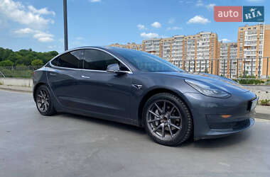Седан Tesla Model 3 2020 в 