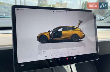 Седан Tesla Model 3 2023 в 