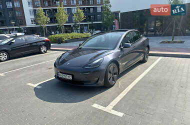 Седан Tesla Model 3 2023 в 