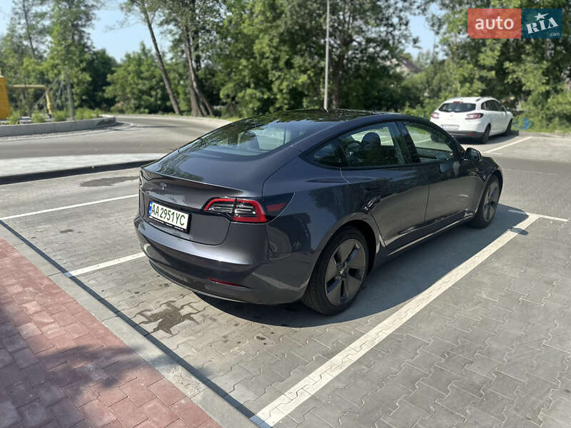 Седан Tesla Model 3 2023 в Ірпені