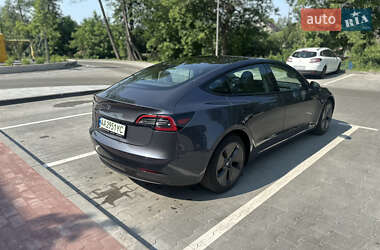 Седан Tesla Model 3 2023 в 
