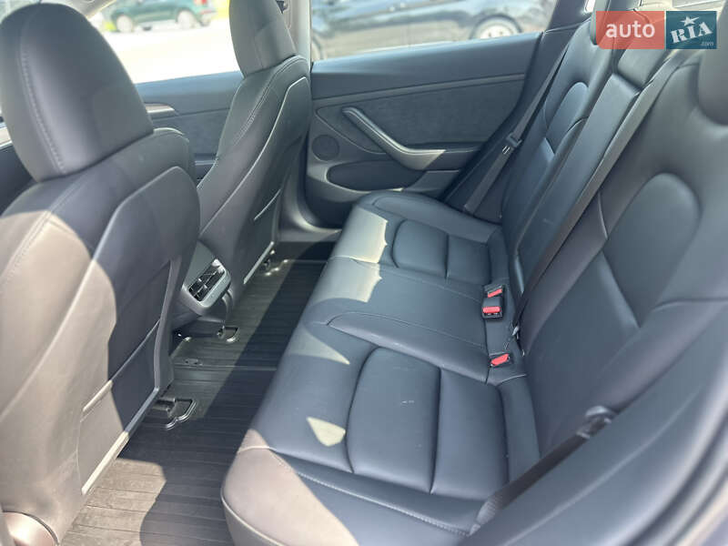Седан Tesla Model 3 2023 в Ірпені