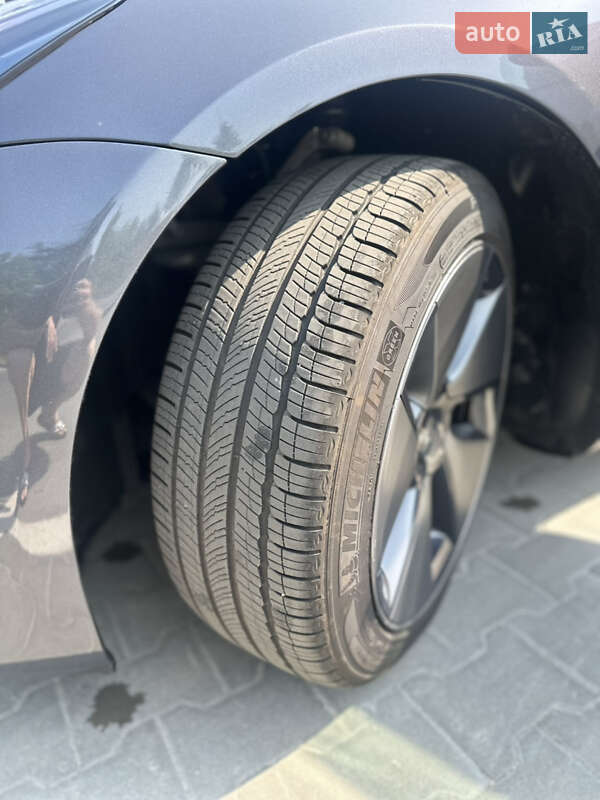 Седан Tesla Model 3 2023 в Ірпені