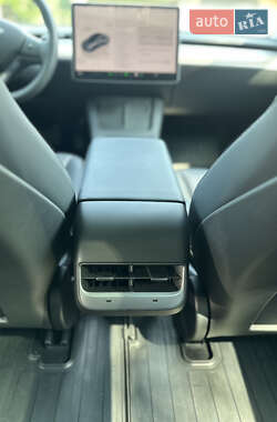 Седан Tesla Model 3 2023 в 
