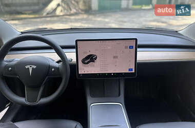 Седан Tesla Model 3 2023 в 