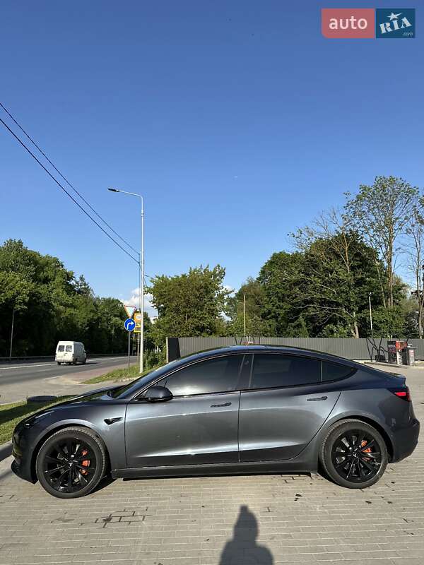Седан Tesla Model 3 2022 в Тернополе