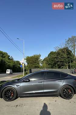 Седан Tesla Model 3 2022 в 
