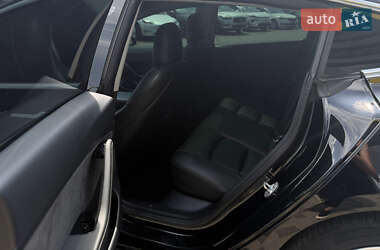 Седан Tesla Model 3 2020 в 