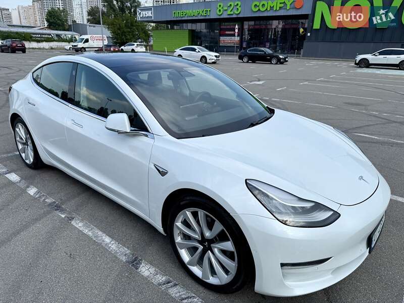 Седан Tesla Model 3 2020 в 