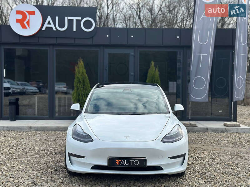 Седан Tesla Model 3 2022 в Львове