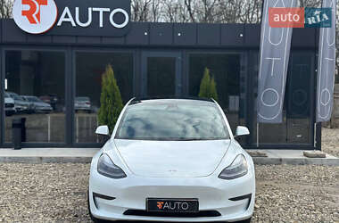 Седан Tesla Model 3 2022 в 