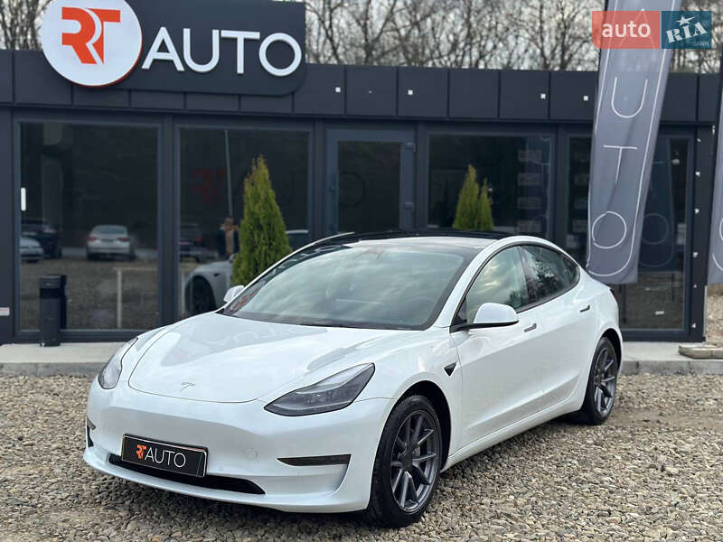 Седан Tesla Model 3 2022 в Львове