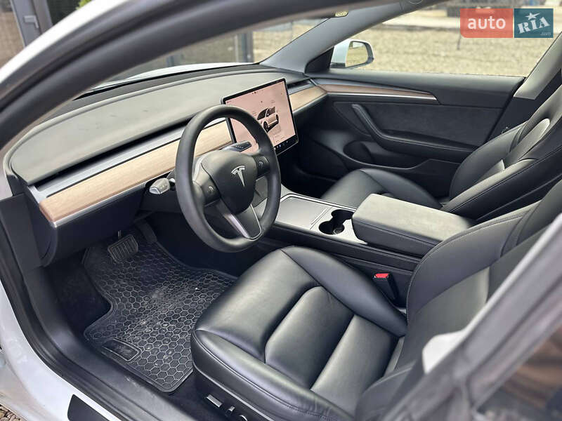 Седан Tesla Model 3 2022 в Львове