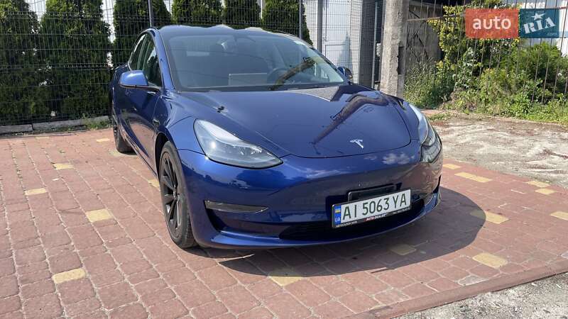 Седан Tesla Model 3 2022 в 