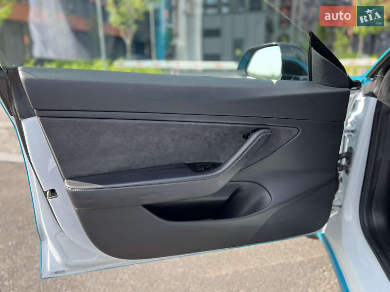 Седан Tesla Model 3 2019 в Києві