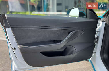 Седан Tesla Model 3 2019 в 