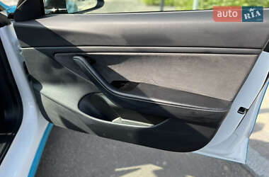 Седан Tesla Model 3 2019 в 