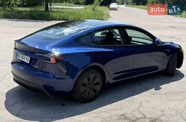 Седан Tesla Model 3 2024 в 