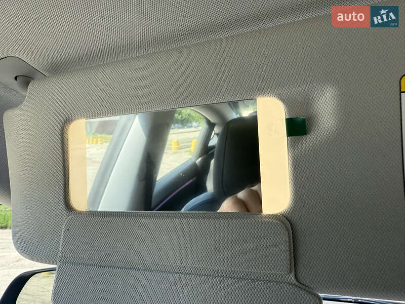 Седан Tesla Model 3 2024 в Кропивницькому