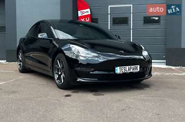 Седан Tesla Model 3 2021 в 