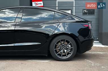 Седан Tesla Model 3 2021 в 