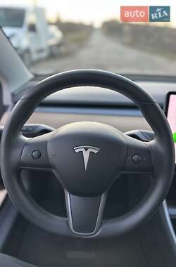 Седан Tesla Model 3 2020 в 