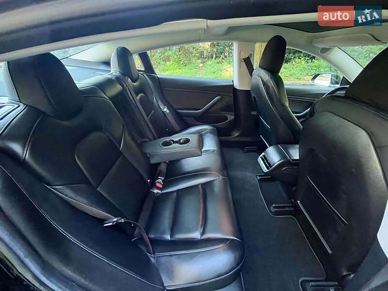 Седан Tesla Model 3 2018 в Луцьку
