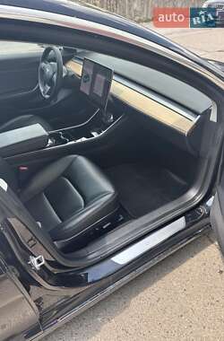 Седан Tesla Model 3 2020 в 