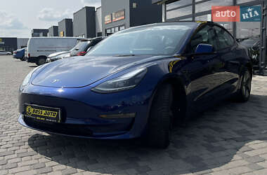 Седан Tesla Model 3 2022 в 