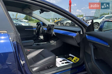 Седан Tesla Model 3 2022 в 