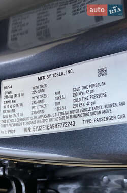 Седан Tesla Model 3 2024 в 