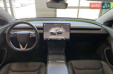 Седан Tesla Model 3 2024 в 