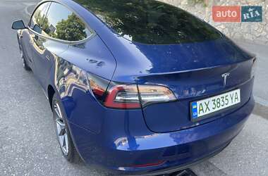 Седан Tesla Model 3 2022 в 