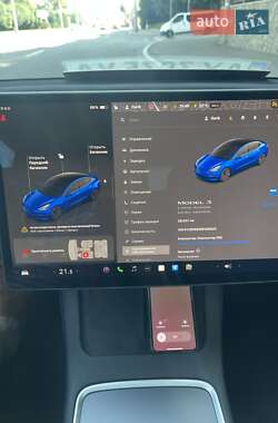 Седан Tesla Model 3 2022 в 