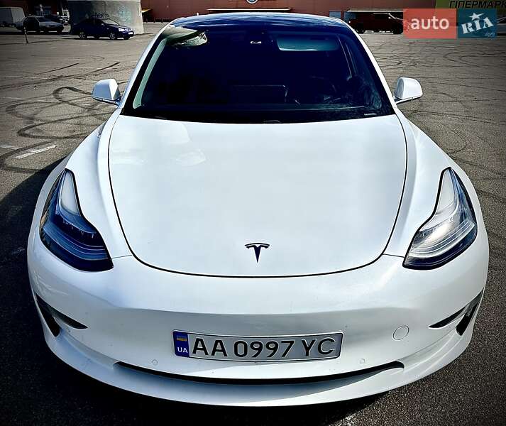 Седан Tesla Model 3 2020 в Києві