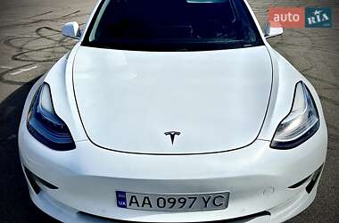 Седан Tesla Model 3 2020 в 