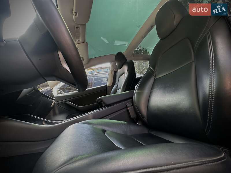 Седан Tesla Model 3 2020 в Києві