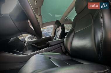 Седан Tesla Model 3 2020 в 
