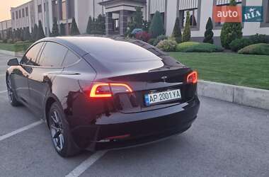Седан Tesla Model 3 2023 в 