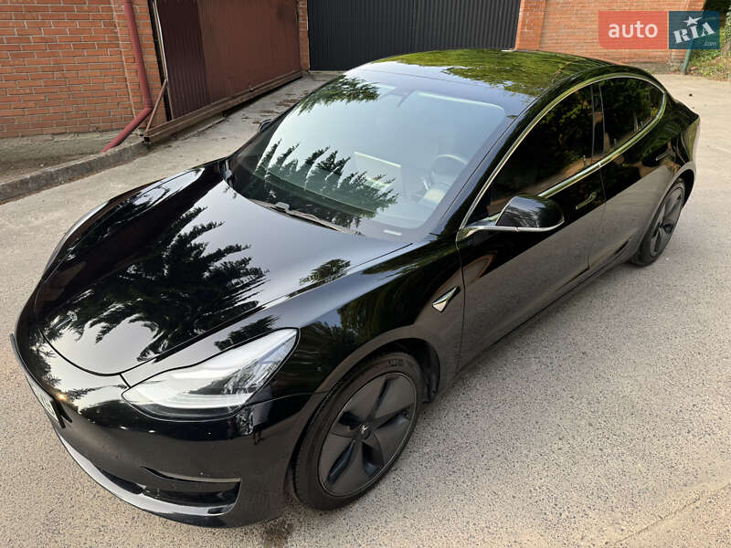 Седан Tesla Model 3 2019 в Львові