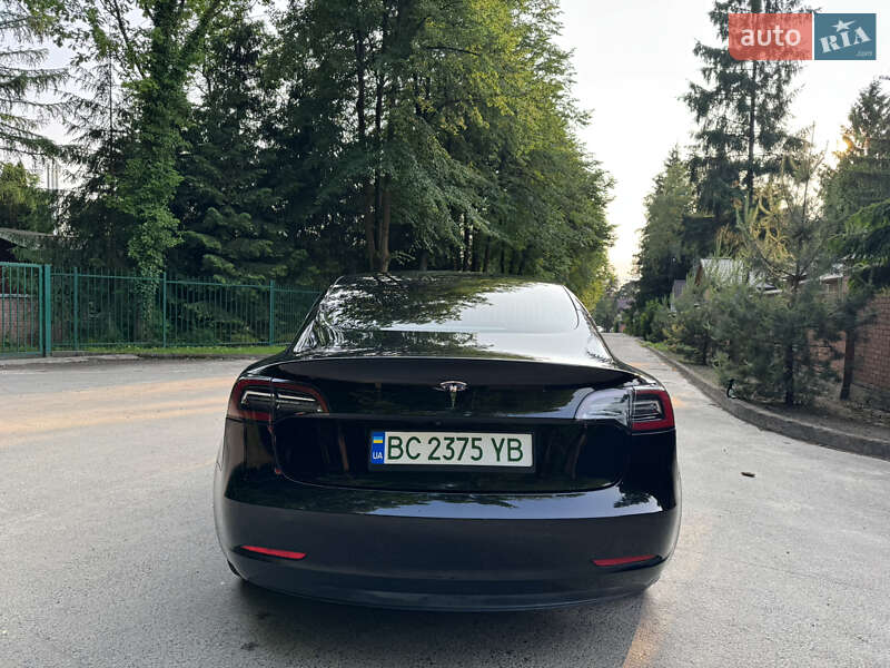 Седан Tesla Model 3 2019 в Львові