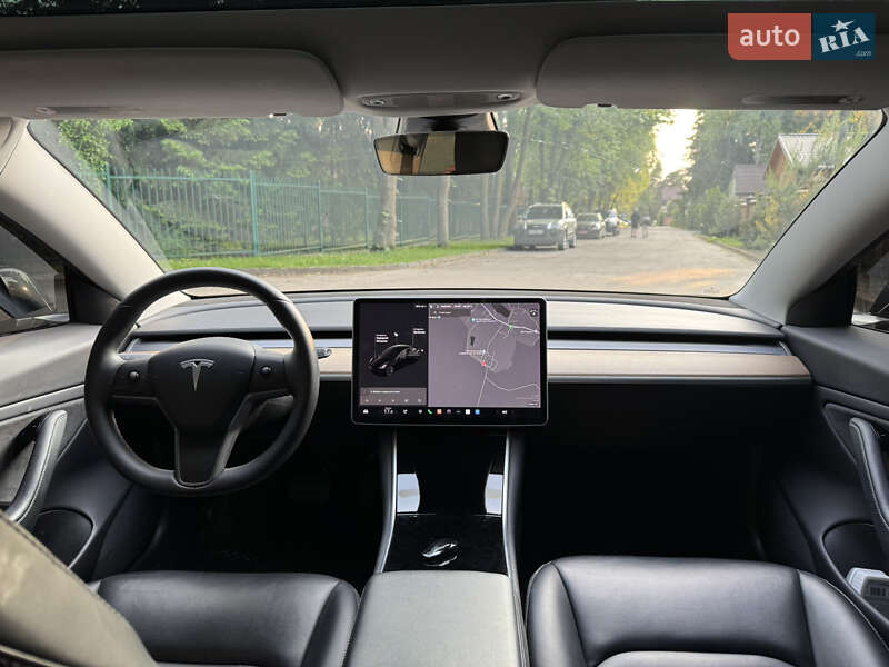 Седан Tesla Model 3 2019 в Львові