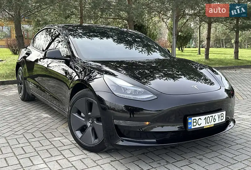 Седан Tesla Model 3 2023 в 