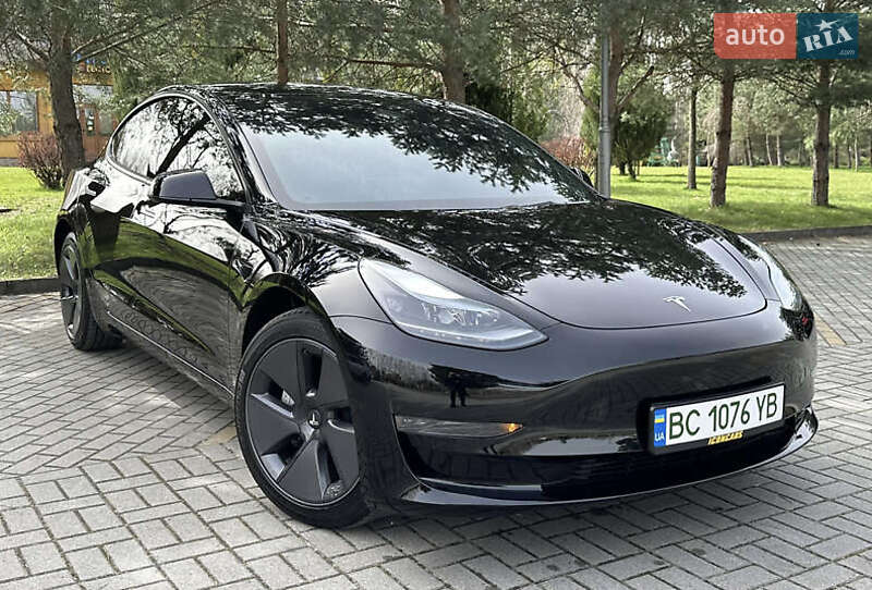 Седан Tesla Model 3 2023 в Івано-Франківську