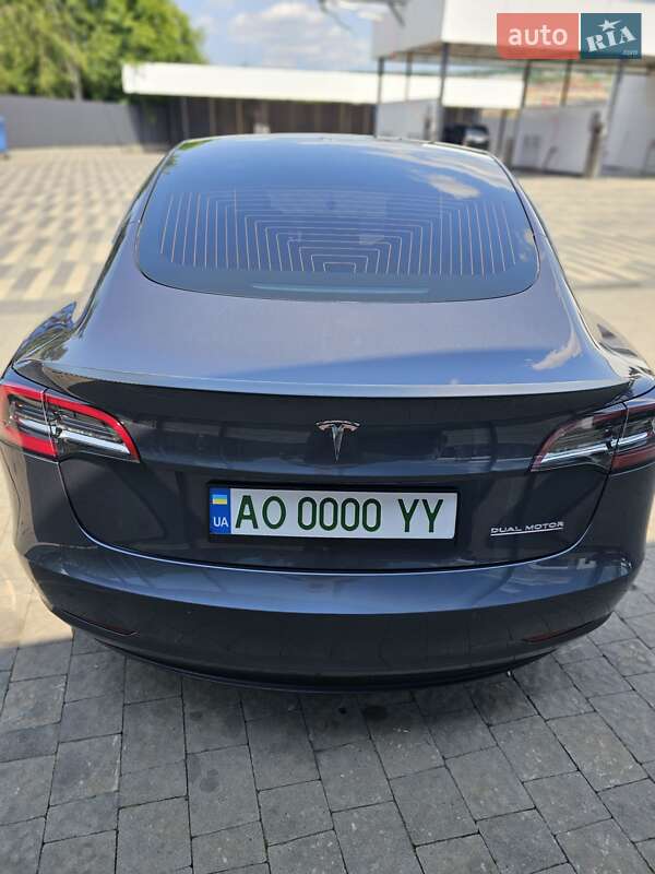 Седан Tesla Model 3 2020 в Ужгороді